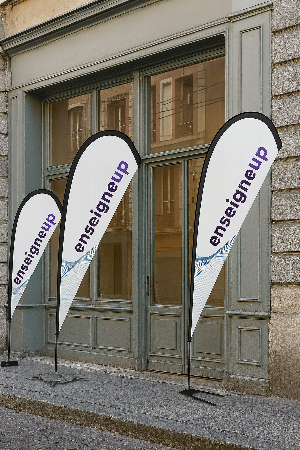 Drapeau goutte avec leurs bases sur le trottoir