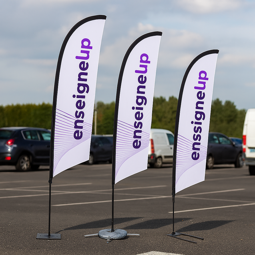 Drapeaux surf avec leurs bases dans un parking